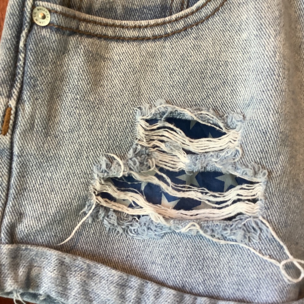 Bullhead Denim Jeans Shorts Distressed Cuffed Flag Pockets Size 5 - Picture 2 of 7